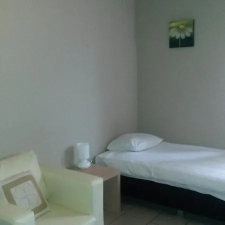 Guest house In - Gardens - Budget Single