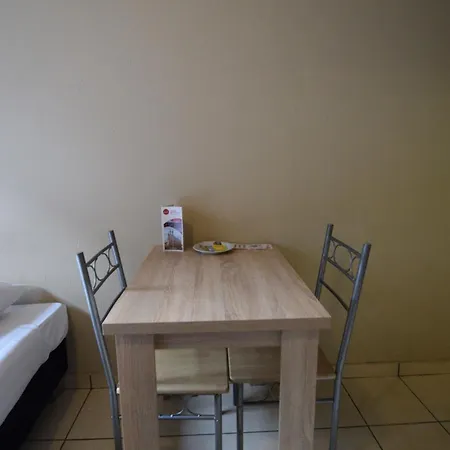 Guest house In - Gardens - Budget Single Leuven